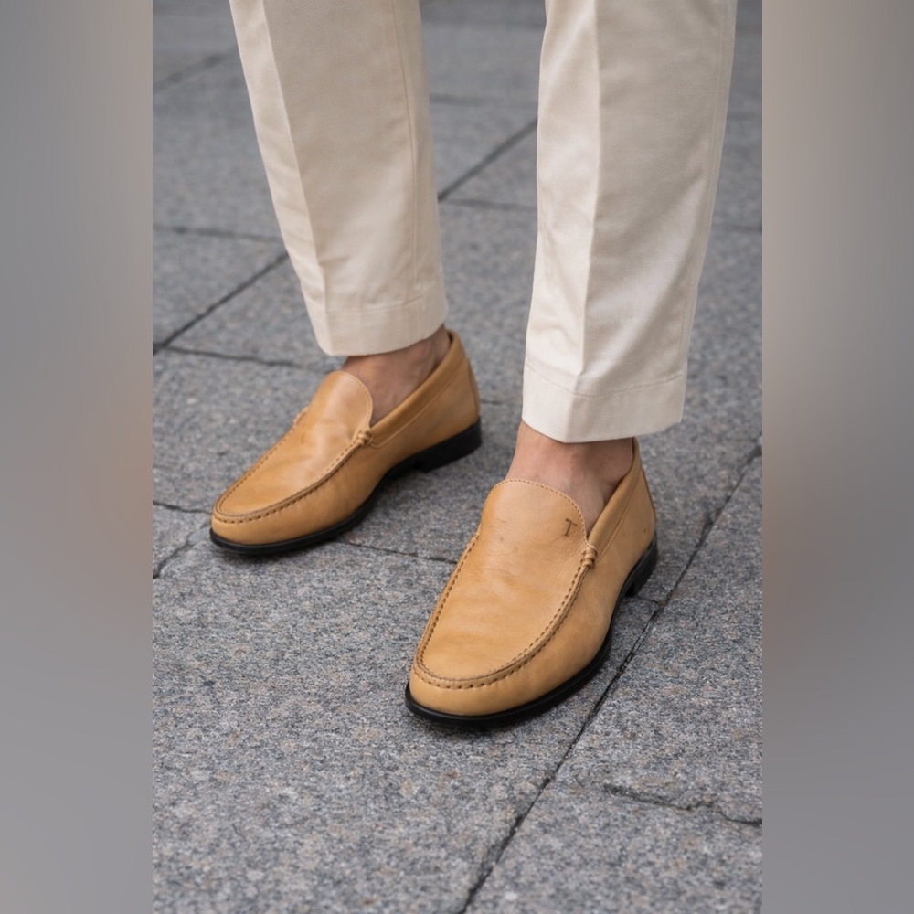 Tod's Gommino Driving Shoes Loafers Tan Brown Leather